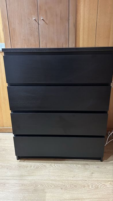 Mesas de cabeceira e camiseiro IKEA MALM