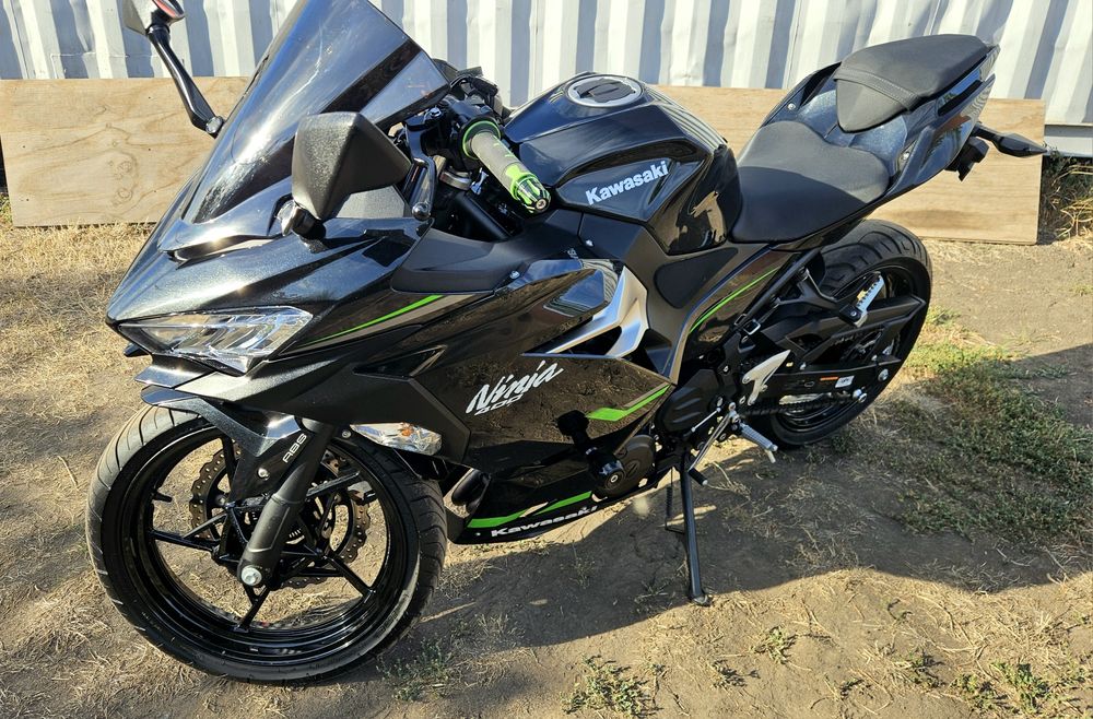 Kawasaki Ninja 400 з Японії без пробігу по Україні мотоцикл кавасакі