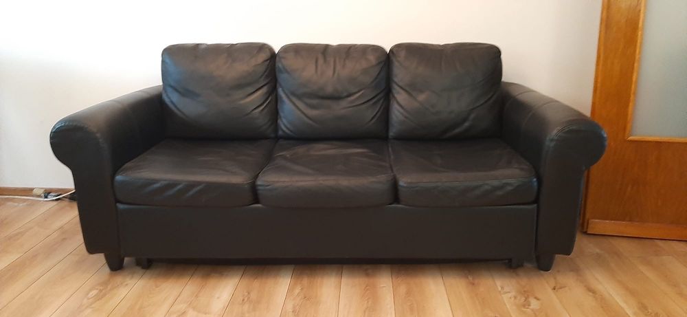 Sofa z obiciem czarnym skórzanym