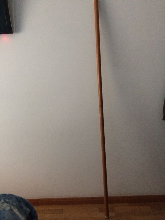 varão de madeira para pendurar cortinados