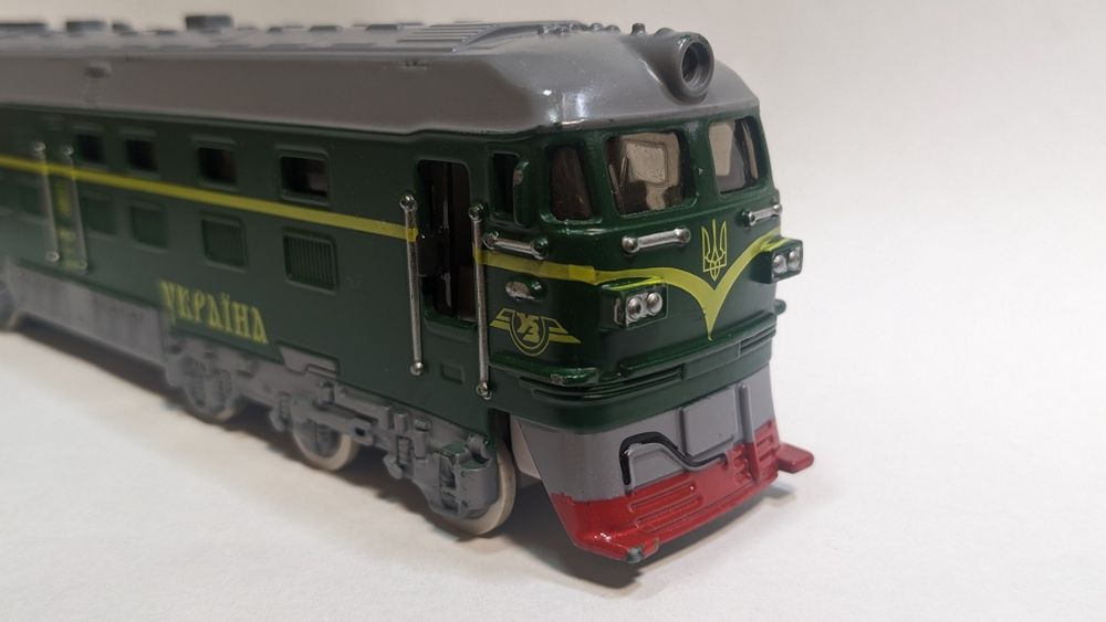 Локомотив, поезд Україна, автопром