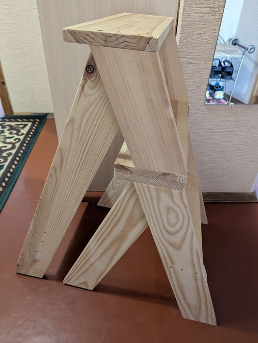 Дерев'яний стілець-драбина, стремянка