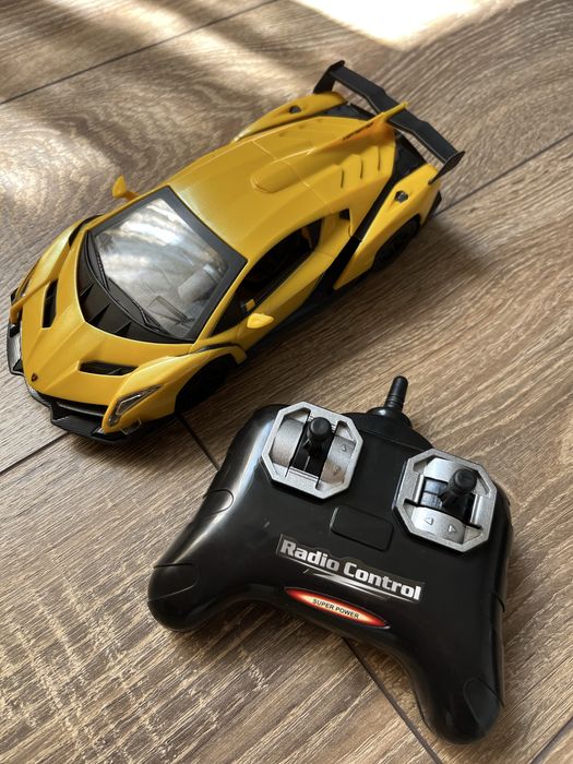 Машина на радіокеруванні lamborghini  1:24 жовта
