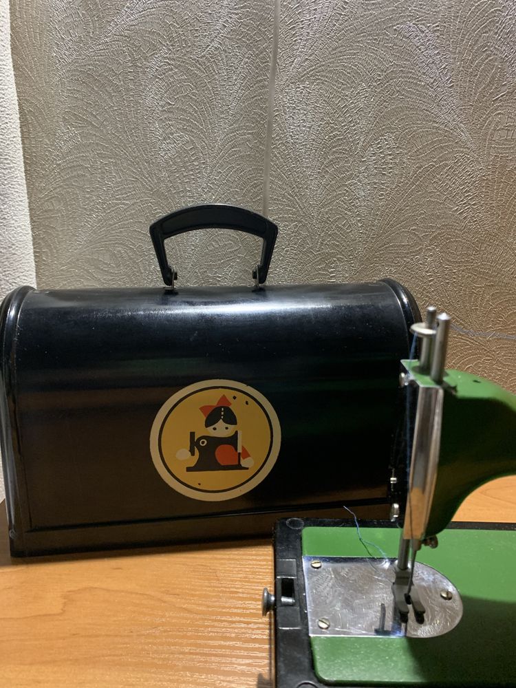 Детская швейная машинка,б/у, 650 грн
