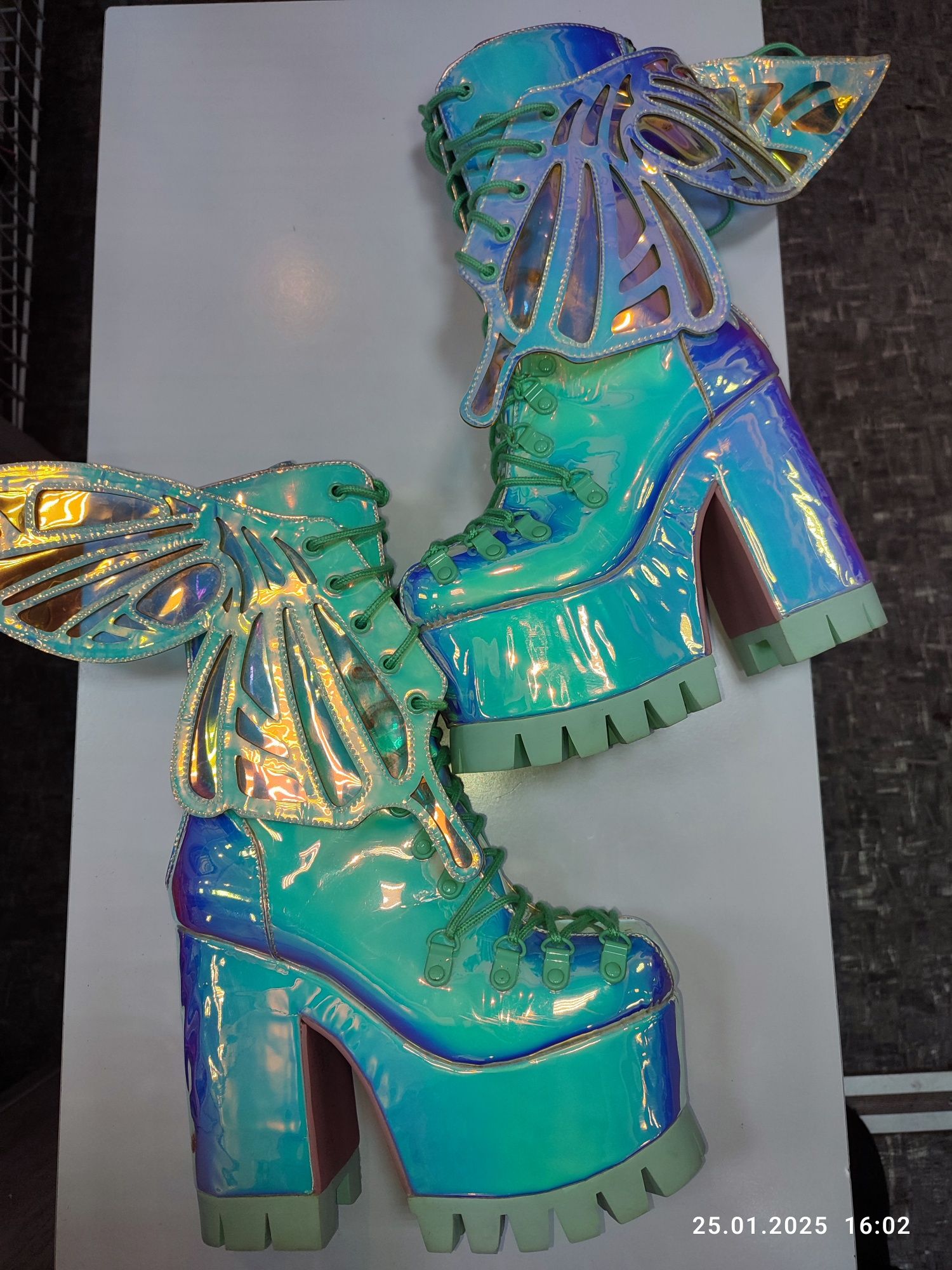 Sugar Thrillz крила  голографічні черевики Dollskill р 36 37