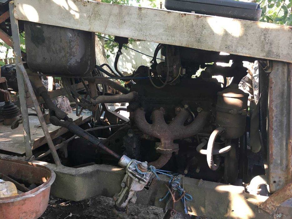 Саморобний трактор з навісним обладнанням (плуг, окучник,просапник)