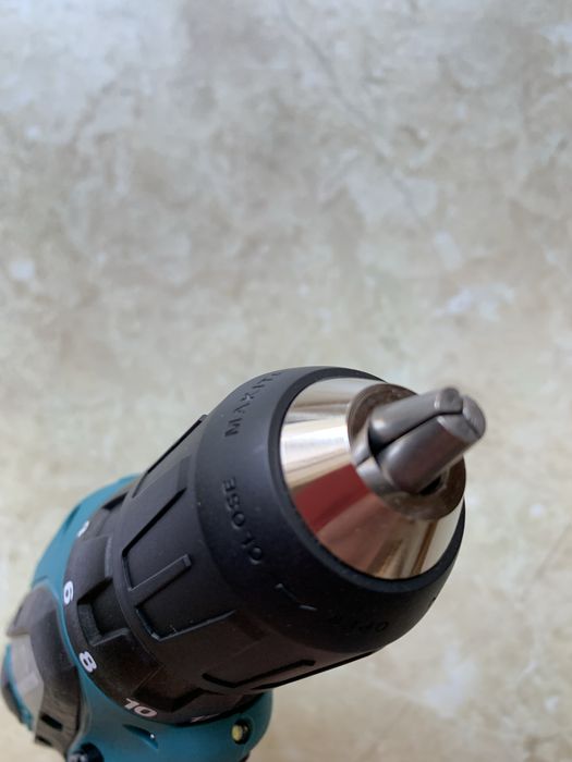 Makita  шуруповерт DF 330 10,8 V