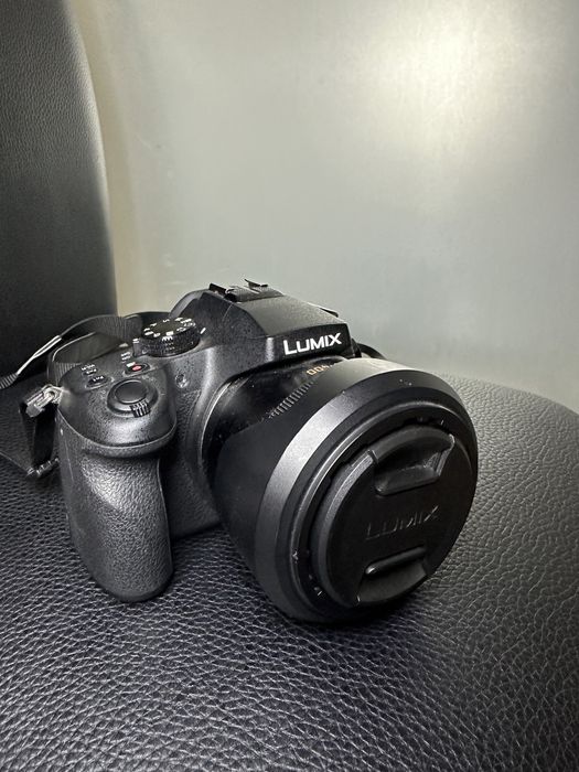 Камера Lumix DMC-FZ1000 з лінзою Leica