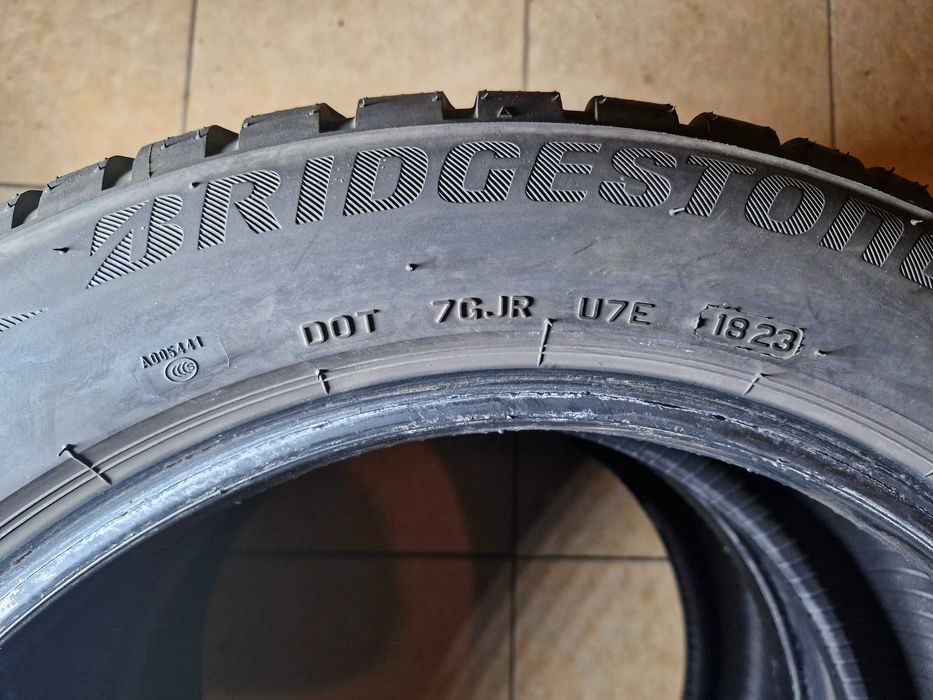 Para opon zimowych Bridgestone Blizzak LM001 225/50 R17