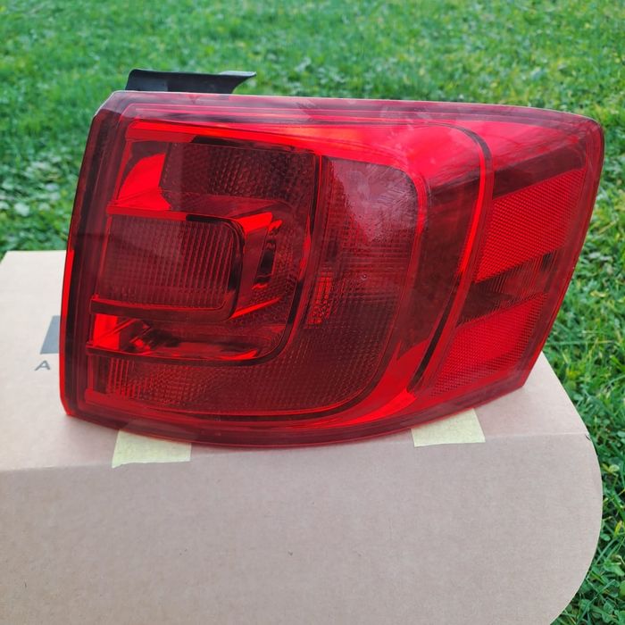 Задні стопи Jetta mk6 USA 2012