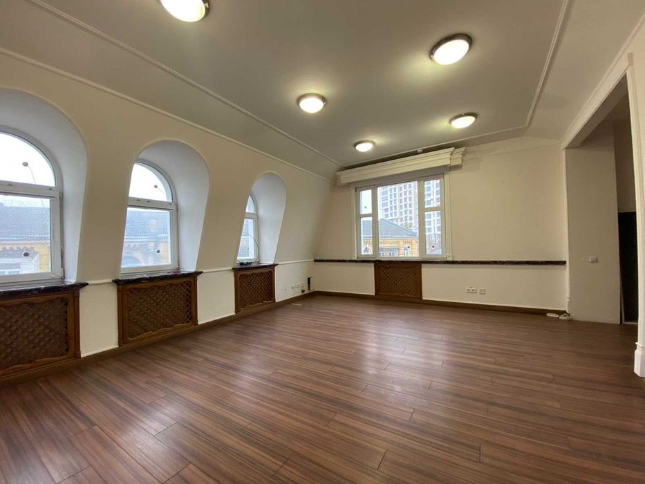 Офисное Здание 1660м.кв.Саксаганского.Печерск.Цена Обсуждается.БЕЗ%