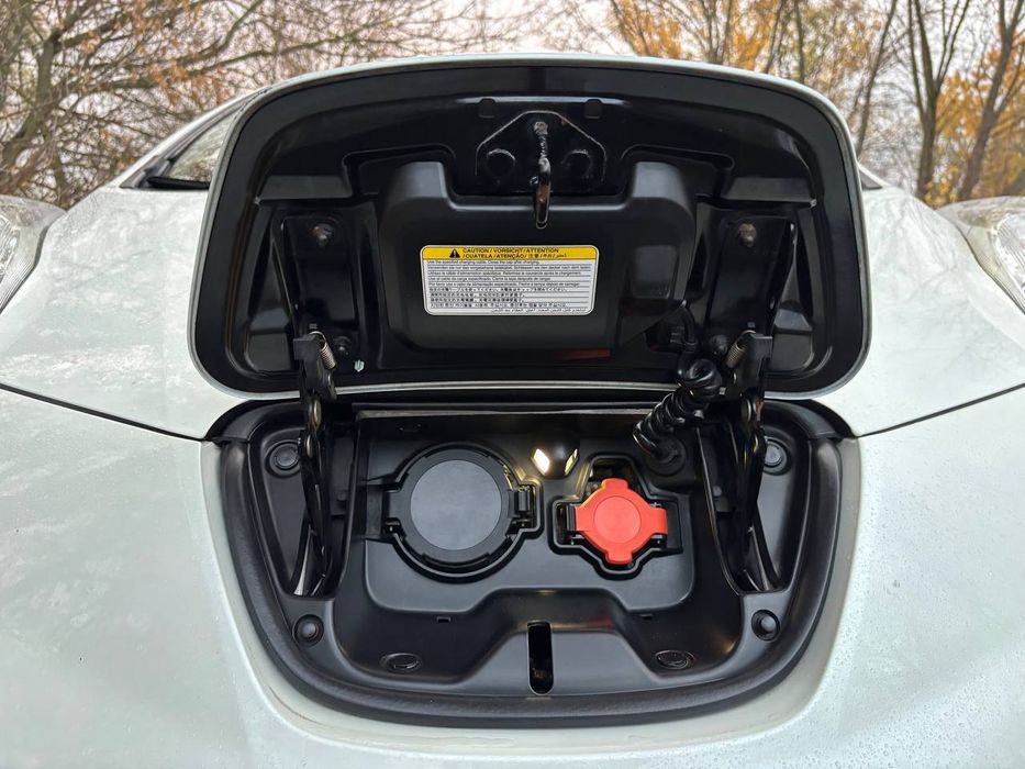 Продам Nissan Leaf