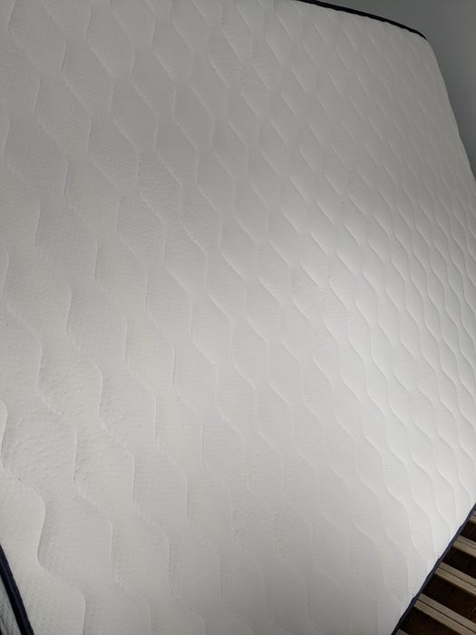 Colchão de molas ensacadas com viscoelástico