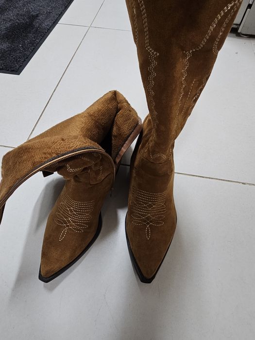 Botas camursa castanha, forradas pelo