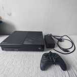 Xbox One + pad przewodowy