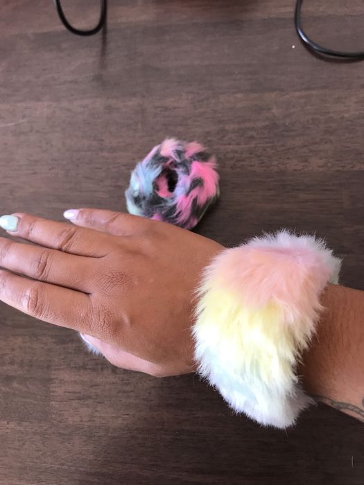 Pulseiras magnéticas e elásticos de pêlo da Claire’s | NOVOS