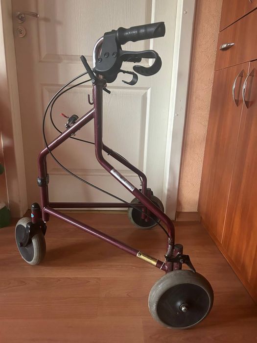 Ходунки-ролатори інвалідні INVACARE