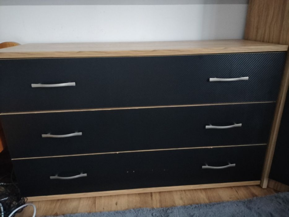 Zestaw mebli.Szafa narożna,komoda,półki wiszące