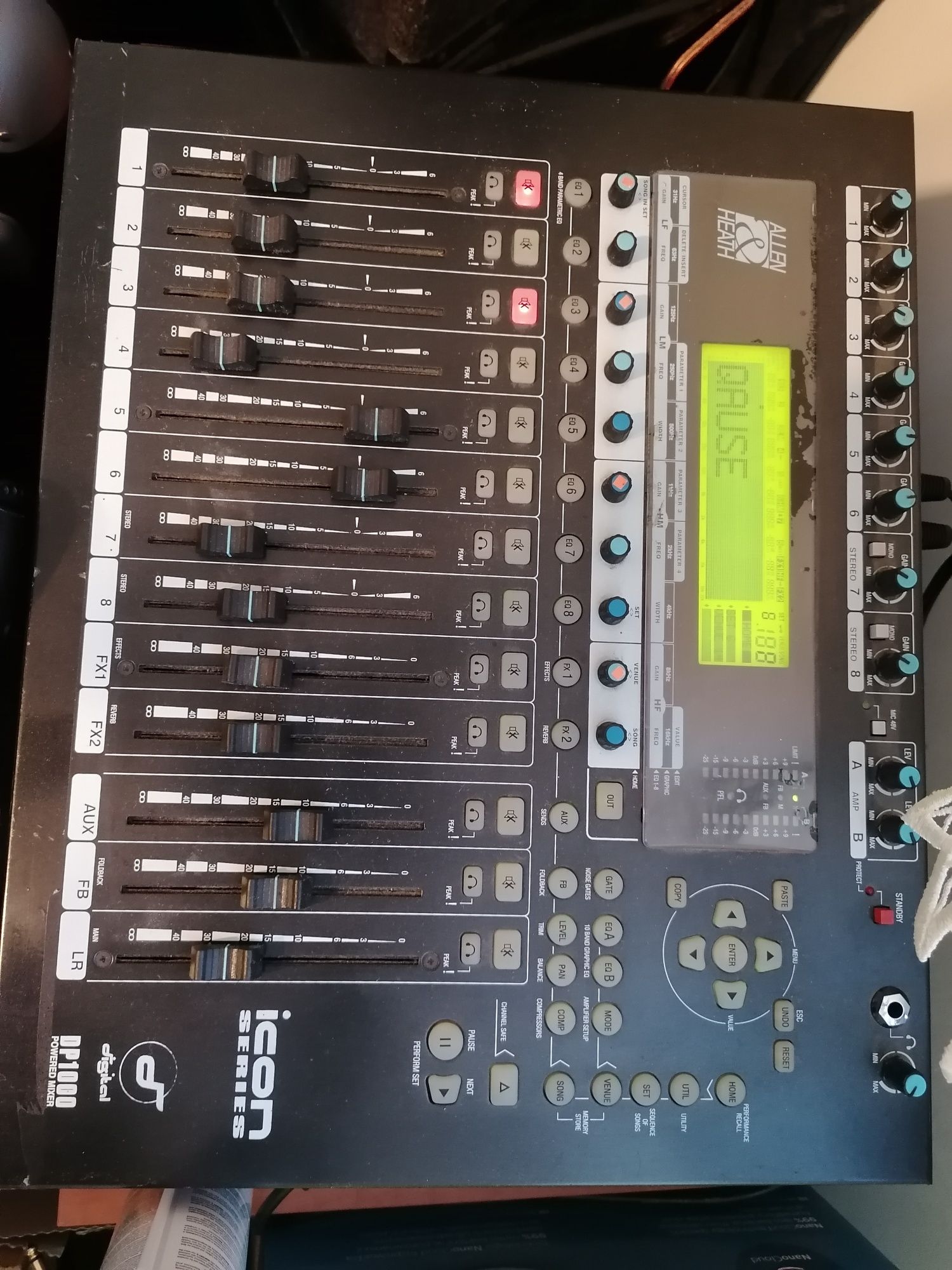 Wzmacniacz Allen Heath Icon DP 1000 wraz z 4 kolumnami