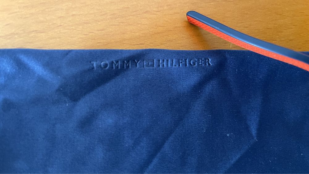 Tommy Hilfiger  oculos novos