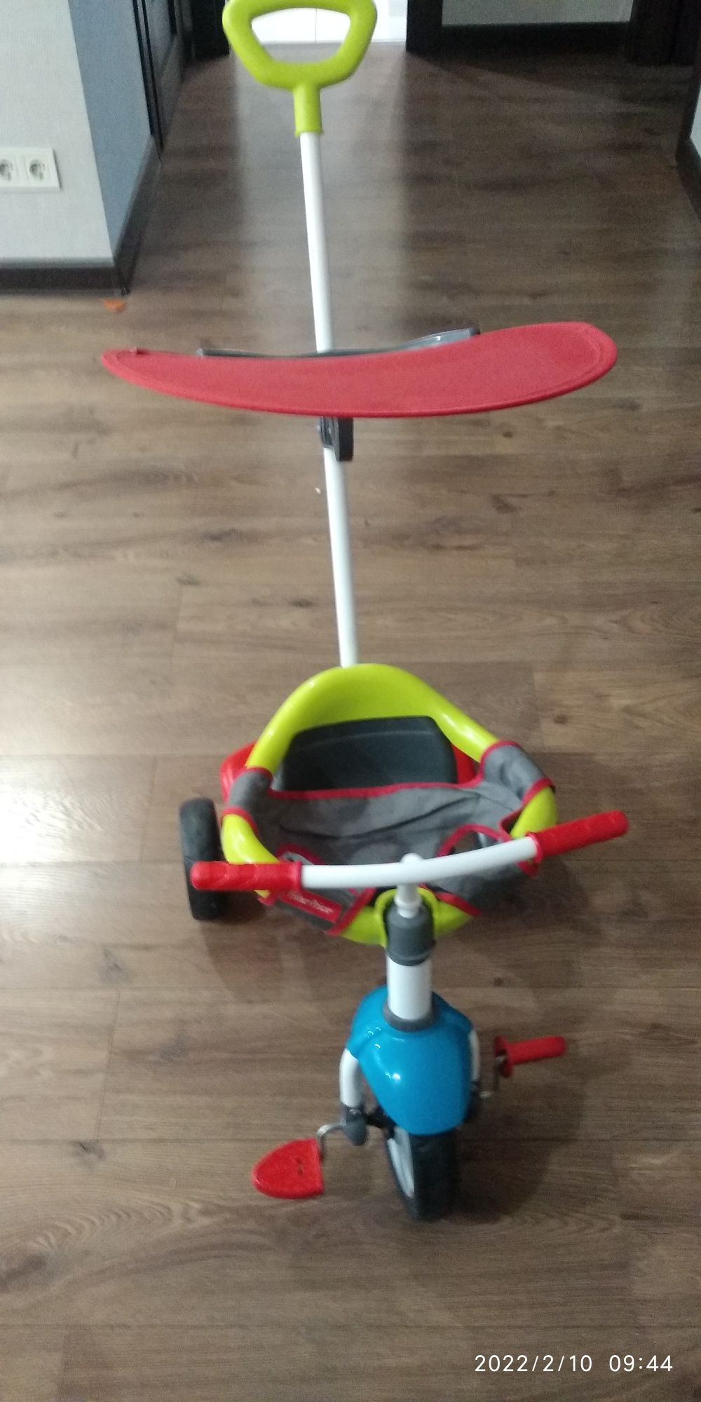 Велосипед с ручкой fisher price