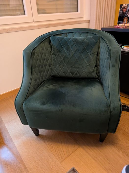 Sofá, tipo poltrona em meia lua