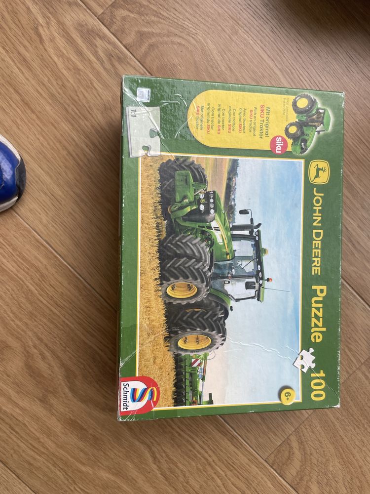 Puzzle na którym jest traktor