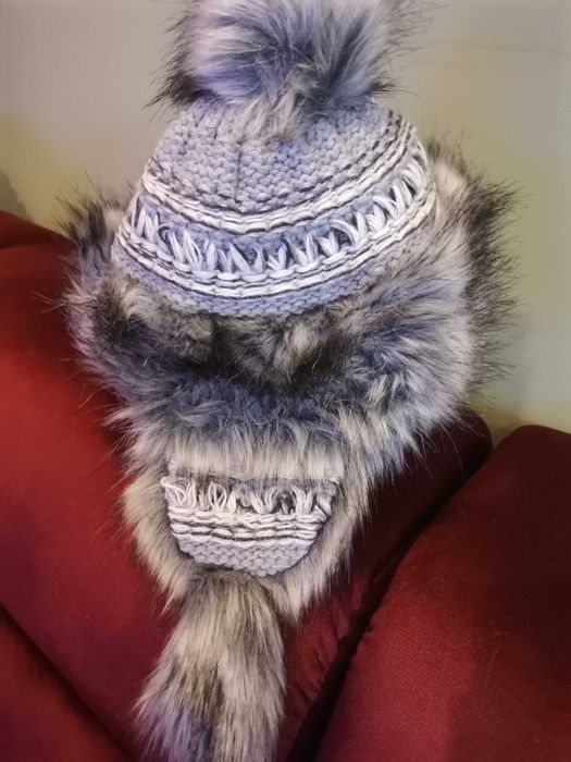 Zimową czapka uszatka nowa