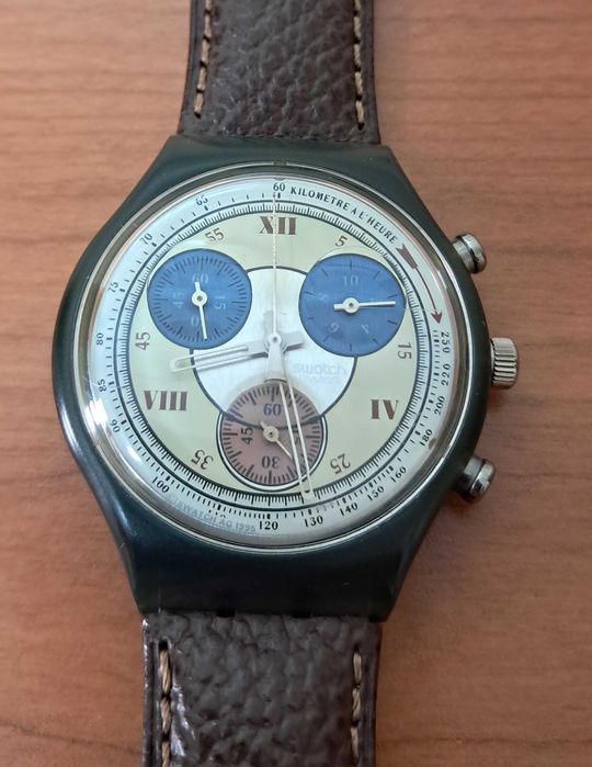 Relógio Swatch cronómetro, bracelete pele castanha