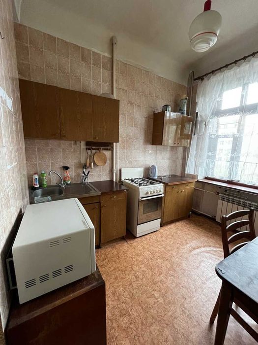 Подол, Сталинка, ж/б, 58м2, в доме лифт