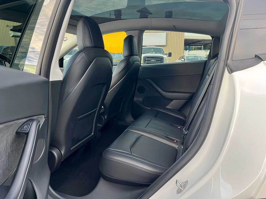 Tesla Model Y      2022