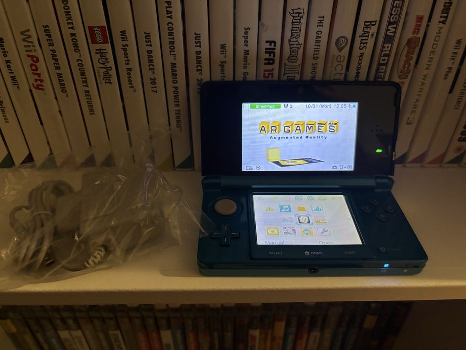 Konsola Nintendo 3DS z Ladowarka