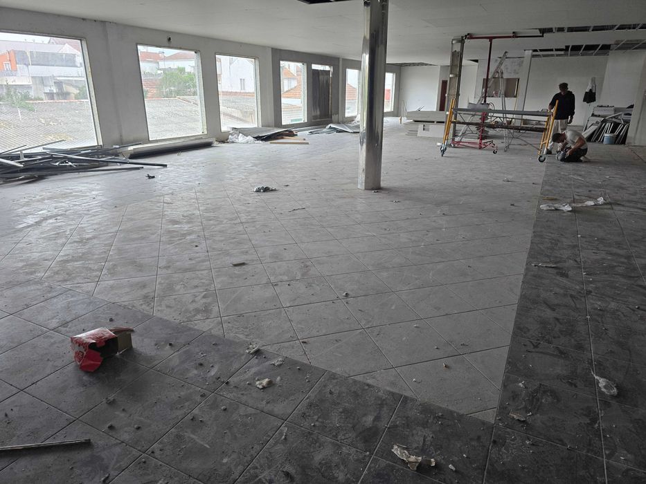 Arrenda armazem 600 metrros a 2km de aveiro