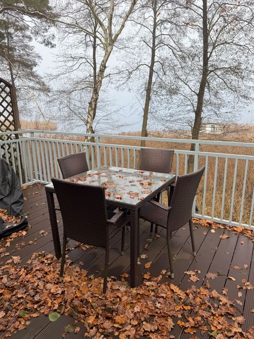 Stół i krzesła ogrodowe