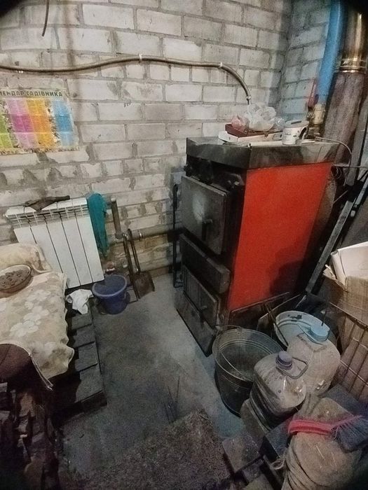 Продам дачу поруч з містом.