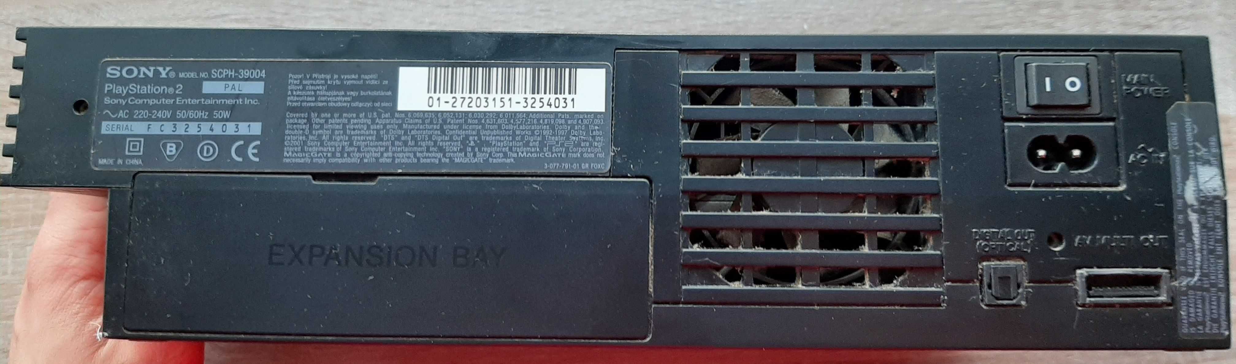 Playstation 2, com cabos e cartão de memória