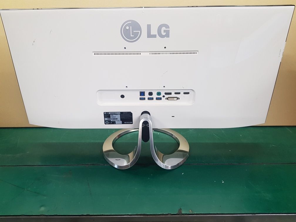 Sprzedam monitor 29' LCD LG 29EA93