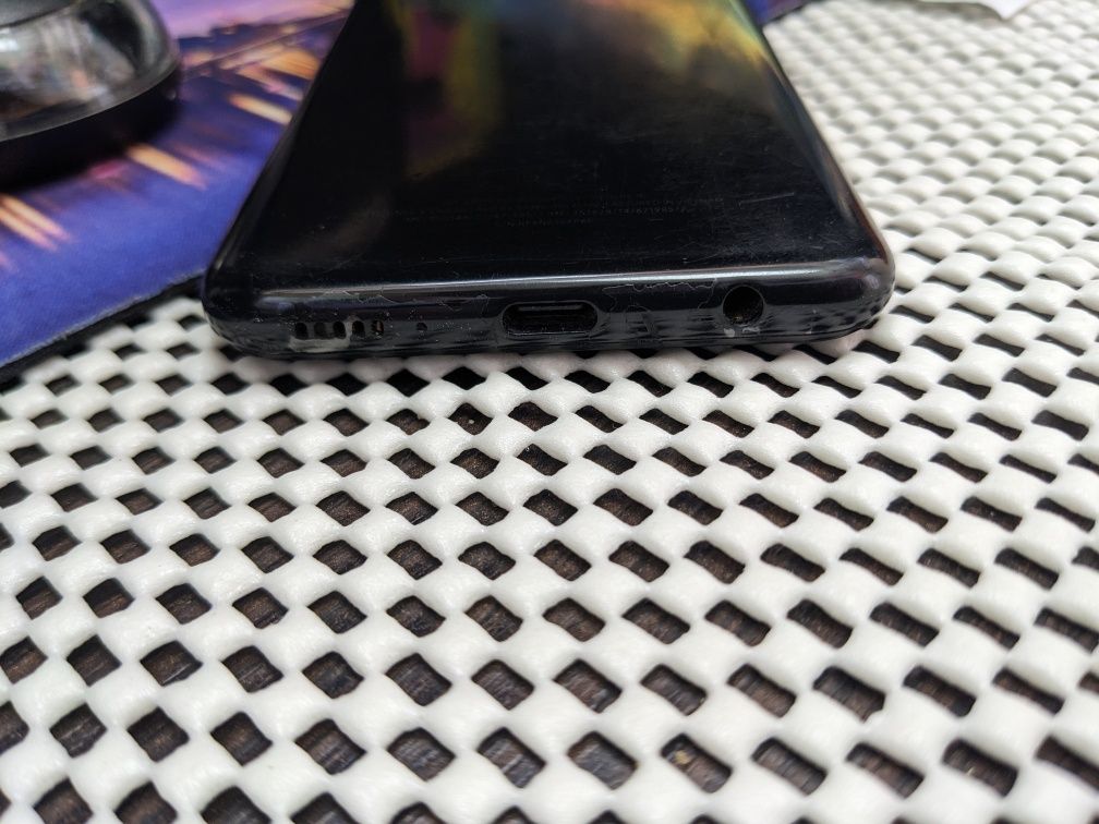 Мобільний телефон Samsung 6.1 дюйма екран копактий не лопата