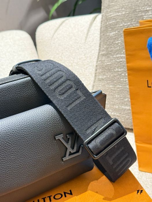 Louis Vuitton Fastline сумка мужская кожаная через плечо черная