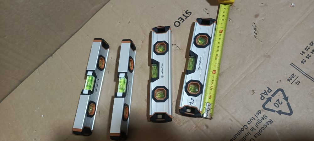 Poziomica magnetyczna 22 cm