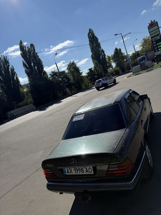 Mercedes-Benz E200 w124