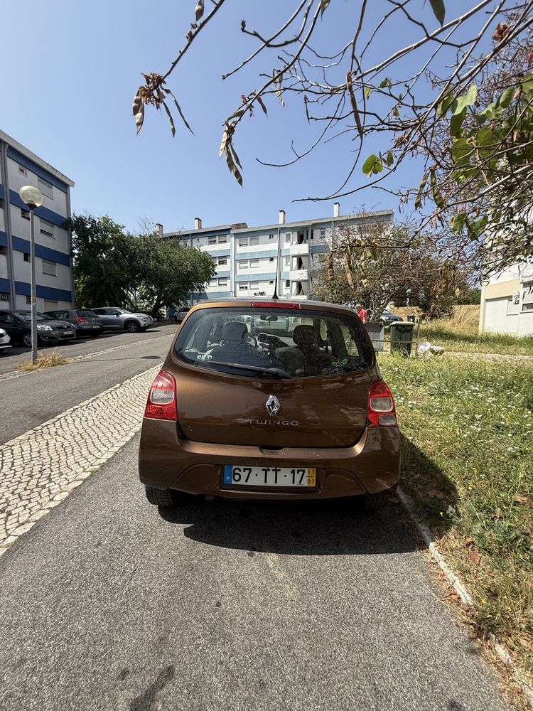 Renault Twingo castanho