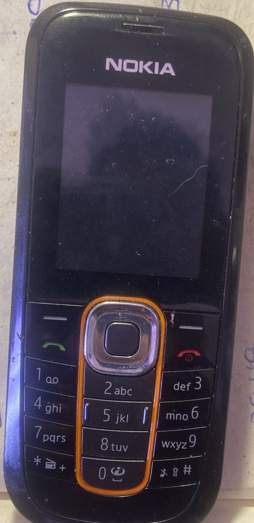 Celular nokia 2600 c a trabalhar com carregador