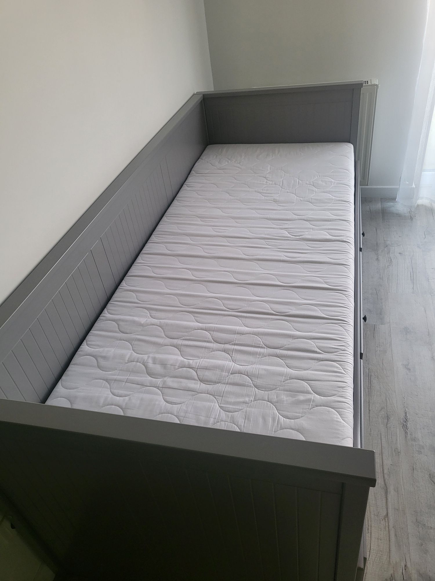 Łóżko Hemnes szarez materacem