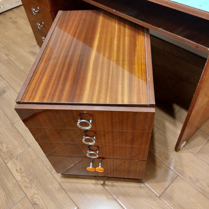 Стол двухтумбовый