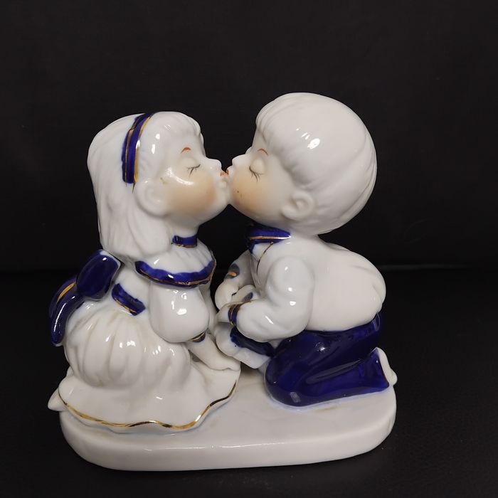 Статуэтка "Первый поцелуй"