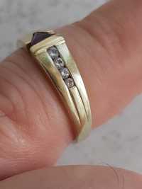 Złoty pierścionek z ametystem i cyrkoniiami