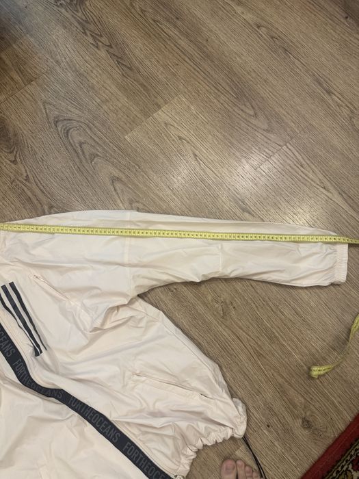 Плащевка adidas с капюшоном