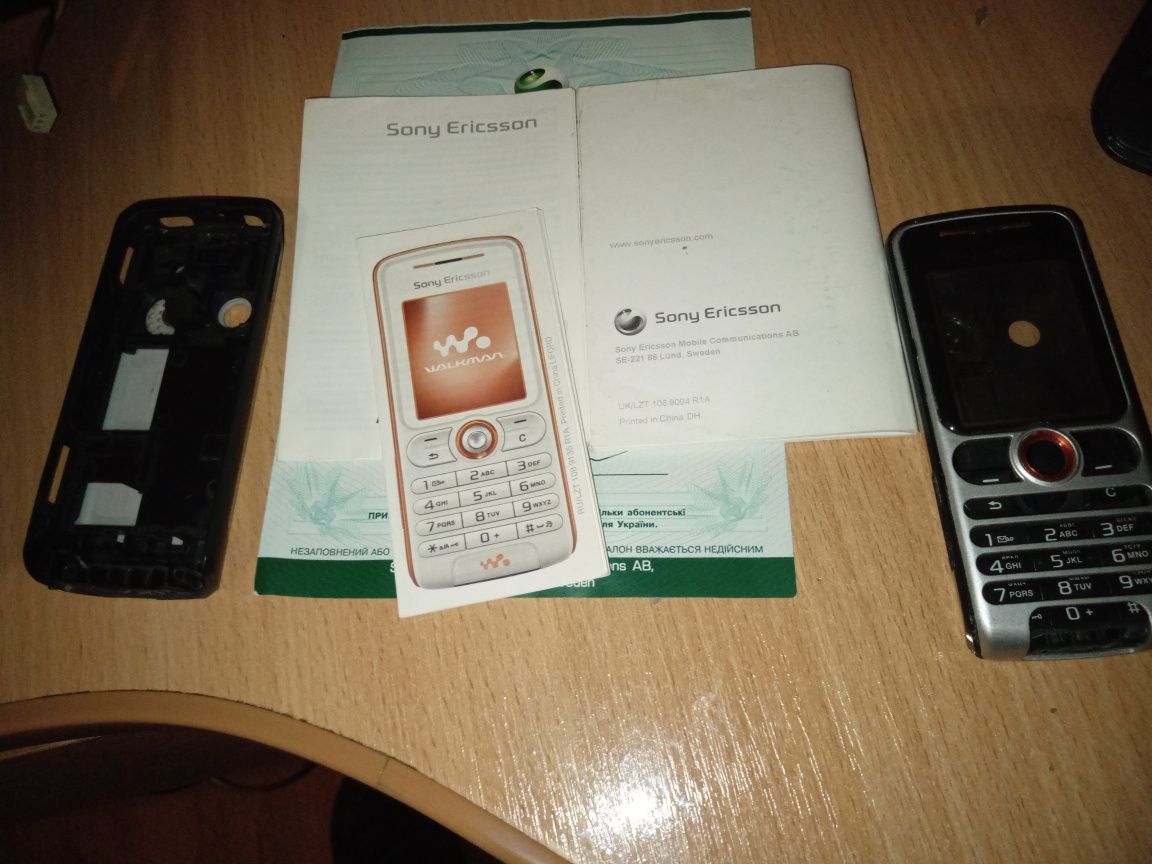 Корпус sony Ericsson w200i 2шт зарядка usb коробка