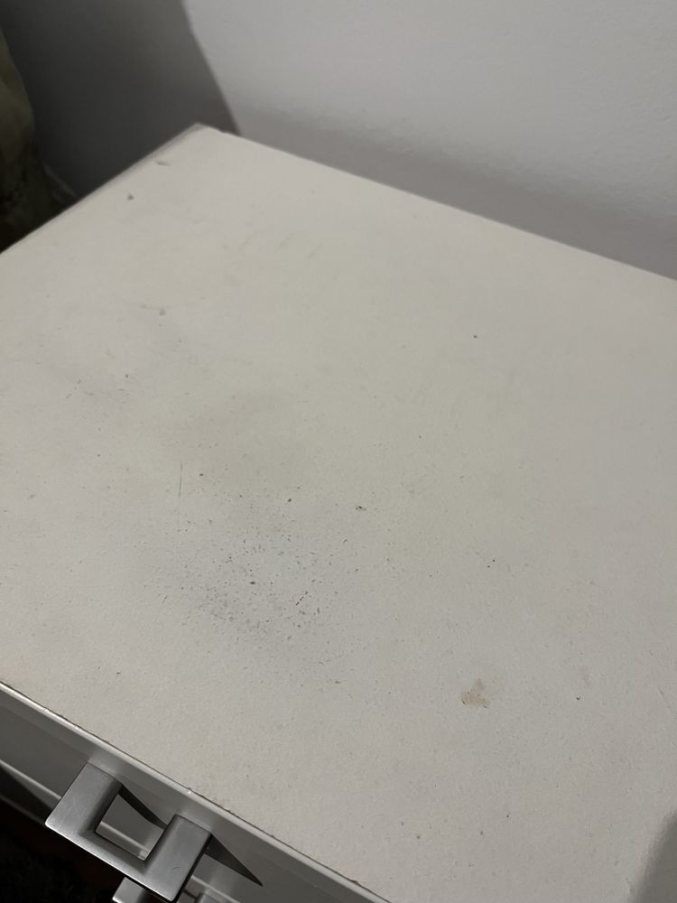 Mesa de cabeceira branca c/ gavetas